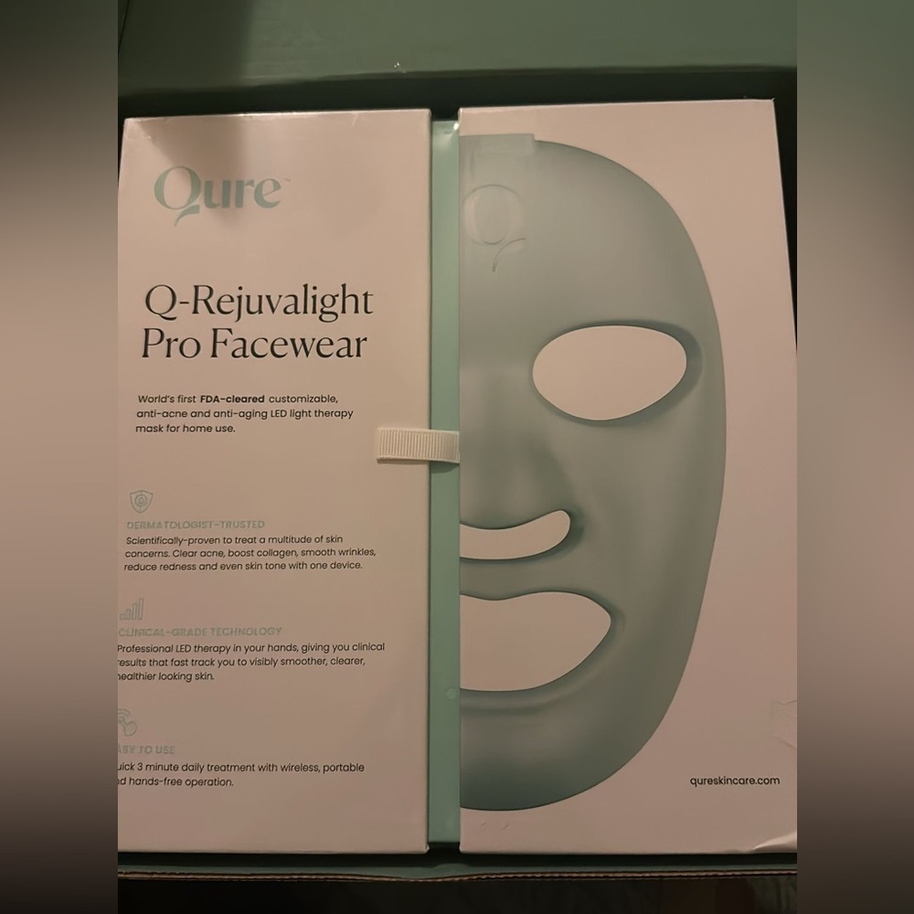 BRAND NEW AND SEALED Qure Skin Care LED mask